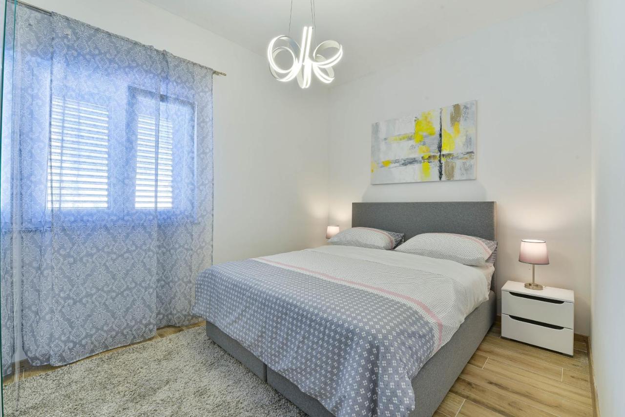 Family Friendly Apartments With A Swimming Pool Zadar - 18098 Exterior foto