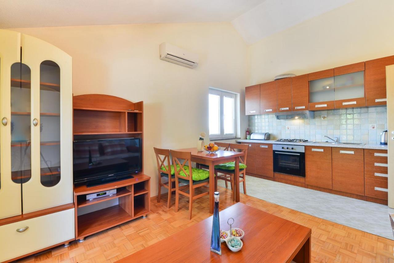 Family Friendly Apartments With A Swimming Pool Zadar - 18098 Exterior foto